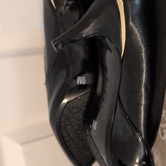 Shoes - Picture 4 of 4